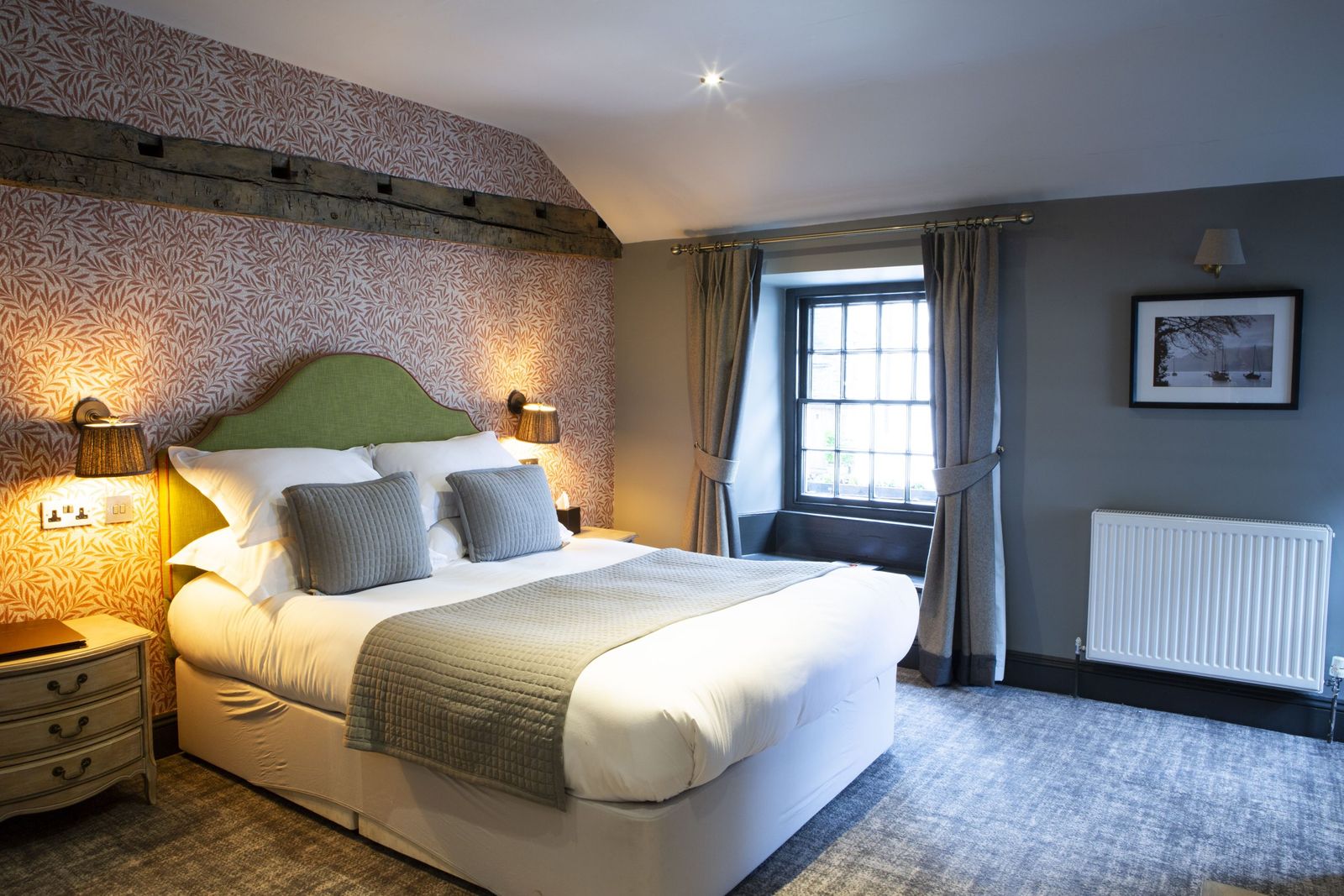 A historic and award-winning hotel and pub in the heart of the south ...